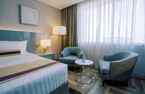 Al Muraqqabat Hotel | Kid-Friendly Escape w/Pool, Burj Khalifa & Dubai Mall Attractions | 3 Units