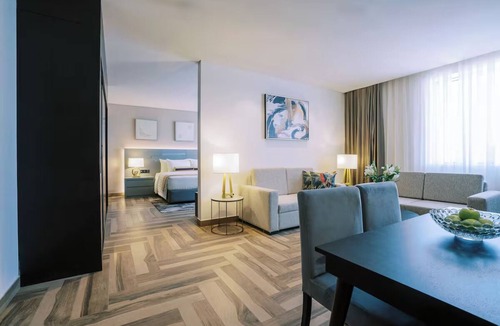 Al Muraqqabat Hotel | Kid-Friendly Escape w/Pool, Burj Khalifa & Dubai Mall Attractions | 3 Units