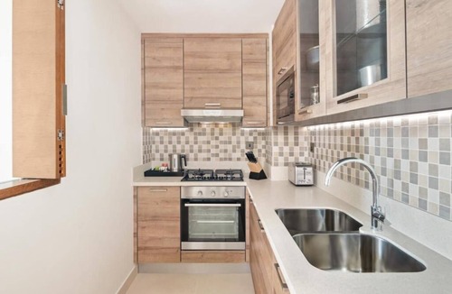 Dubai World Central House | King Studio Suite Near Al Maktoum Airport