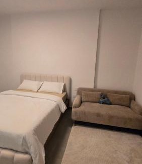 Sharjah Apartment | Kuro Elegant Living by Shiro Elegant Holiday Homes