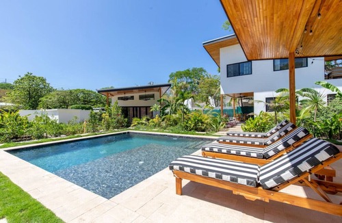 Nosara House | La Joya Cuarzo Rosa - Walk to Beach