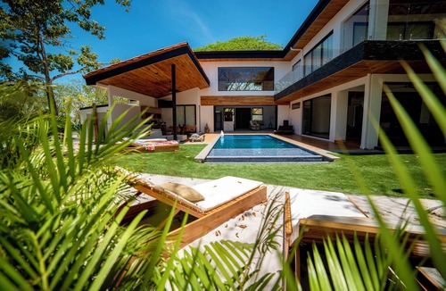 Tamarindo Villa | La Ola Perfecta - The Perfect Wave daily maid service included