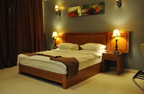 Al Khuwair Hotel | La Rosa Hotel By Brother International