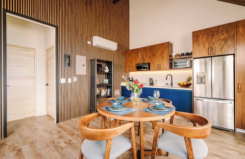 La Lindora Villa | Lakay Monteverde: Heated Pool, Golf Cart and Breakfast