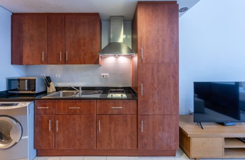 Jumeirah Lake Towers Apartment | Lake Terrace - Vibrant Studio