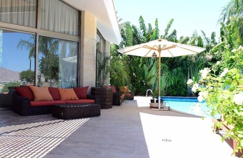 Eilat Villa | LARGE LOFT 8M HEIGHT POOL 20M LONG HEATED 300m FROM THE SEA