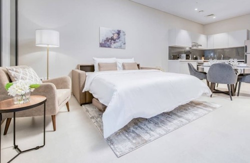 Business Bay Apartment | Lavish 1BR with Concierge and Luxurious Amenities