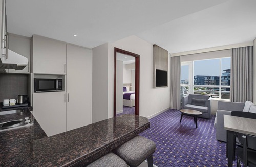 Sheikh Zayed Road Hotel | Leva Hotel and Suites, Mazaya Centre