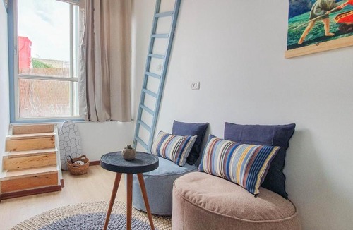 Florentin Apartment | Levinsky Market Apartment With Balcony