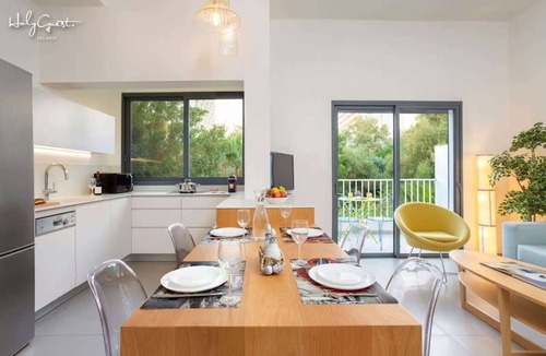 Tel Aviv Promenade Apartment | Limoncello at Hakerem by HolyGuest