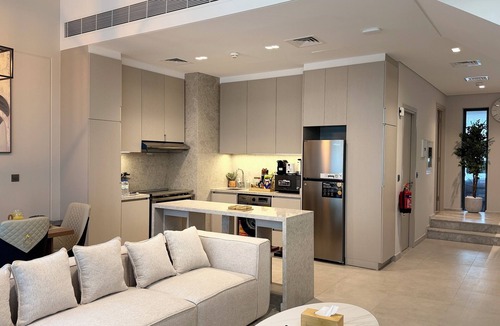 Dubai Apartment | Liva Suites By Hostiva - Dubai South