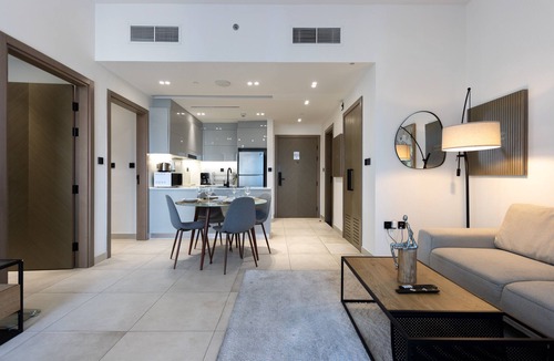 Business Bay Apartment | Livbnb-Classy 2B w/Jacuzzi & BurjKhalifa View