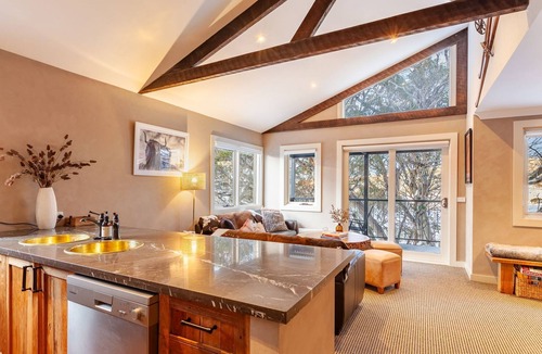 Perisher Valley Apartment | Lodge Chalet 28 - well appointed fully self contained 3bedroom/3bathroom apartment