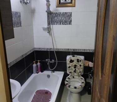 Az-Zarqa Hotel | Lonely house
