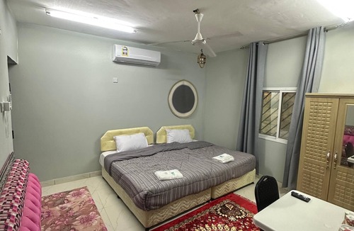 Al Hamra Bed & Breakfast | Lovely 1-bedroom bed & breakfast with AC in Wilayat Al Hamra