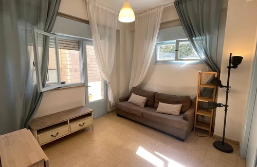 Jerusalem City Centre Apartment | ♥ Lovely 2BDR Apt - Prime Location/Ben Yehuda St ♥