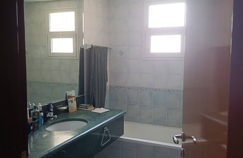 Dubai Apartment | Lovely 3 bedrooms: One flat fee for 3 people!