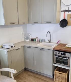 Rehovot Apartment | Lovely studio with balcony