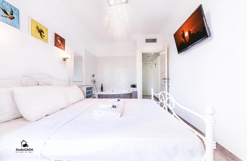 Tiberias Old City Apartment | Luna Blue Sea of Galilee