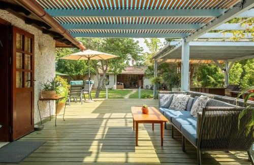 Nahariya House | Lush Garden Oasis.