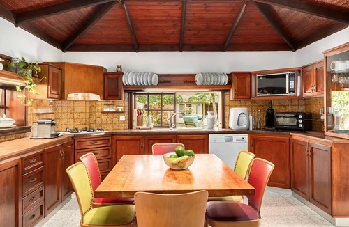 Nahariya House | Lush Garden Oasis.
