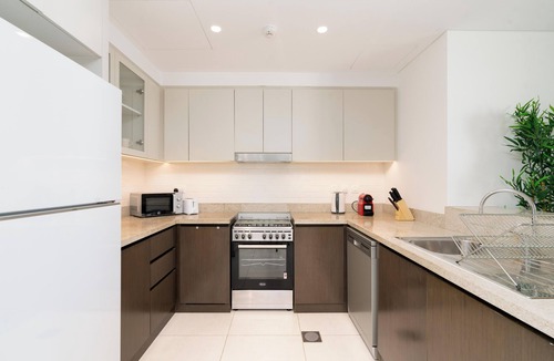 Dubai Apartment | Lux BnB Creek Side 18