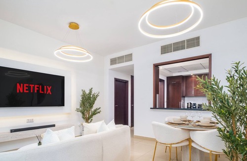 Downtown Dubai Apartment | LUX Burj Khalifa Fountain View Suite 2