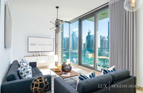 Jumeirah Beach Residence Apartment | LUX - Contemporary Suite with Full Marina View
