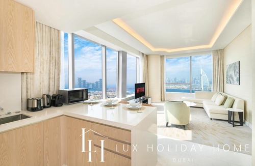 Palm Jumeirah Apartment | LUX Iconic Views at The Palm Tower Suite 4