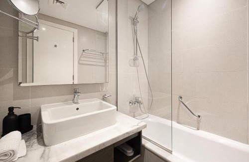 Downtown Dubai Apartment | Lux Studio in Downtown - Damac Maison Prive - Near Burj Khalifa