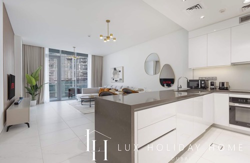 Downtown Dubai Apartment | LUX The Burj Khalifa Lagoon View Suite 4