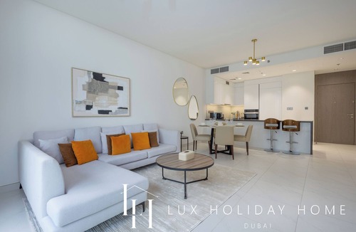Downtown Dubai Apartment | LUX The Burj Khalifa Lagoon View Suite 4