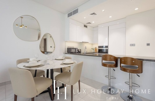 Downtown Dubai Apartment | LUX The Burj Khalifa Lagoon View Suite 4