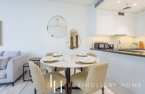 Downtown Dubai Apartment | LUX The Burj Khalifa Lagoon View Suite 4
