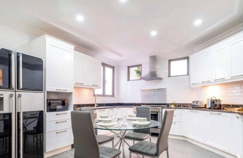 Palm Jumeirah Villa | LUX The Ultimate Island Palm Villa