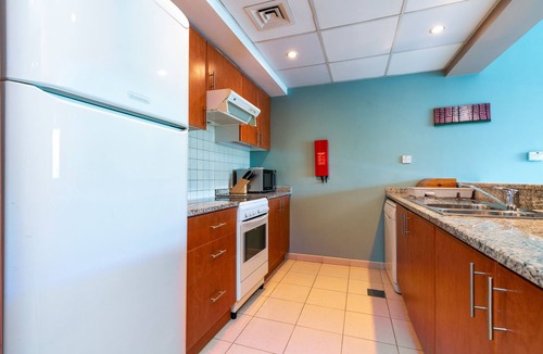 Emirates Hills Apartment | ★Luxe 1BD Apt/Sleeps 4/Parking/Pool/Gym/★