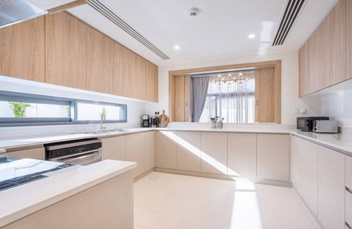 Dubai House | Luxe 6BR Semi-Detached Villa Steps from the Lagoon