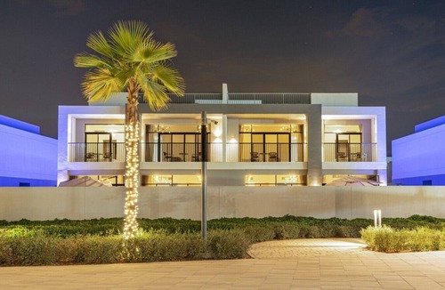 Dubai House | Luxe 6BR Semi-Detached Villa Steps from the Lagoon