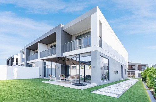 Dubai House | Luxe 6BR Semi-Detached Villa Steps from the Lagoon