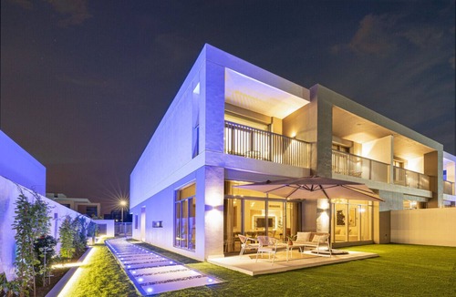 Dubai House | Luxe 6BR Semi-Detached Villa Steps from the Lagoon