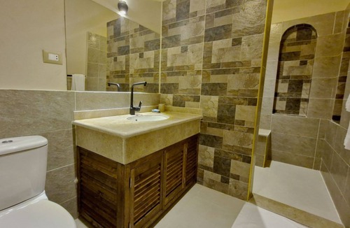 Luxor House | Luxe Middle Floor Suite at Malkata House: Pool & Views