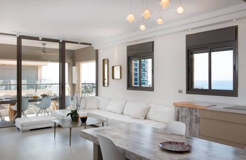 Kerem HaTeimanim Apartment | Luxurious 5BR Banana Beach Sea View by HolyGuest