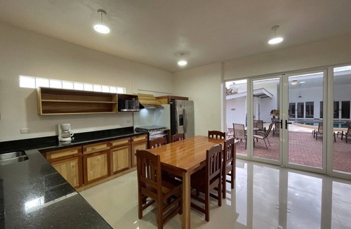 Barrio Ricos y Famosos Villa | Luxurious Casa Terry with Private Pool