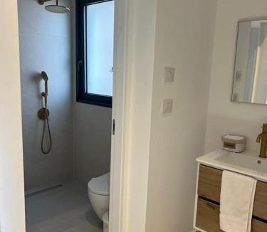 Ra'ananna Apartment | Luxurious Central Raanana Flat with Terrace