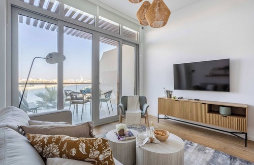Old Dubai Apartment | Luxurious Studio with Sea Views in Palm Jumeirah