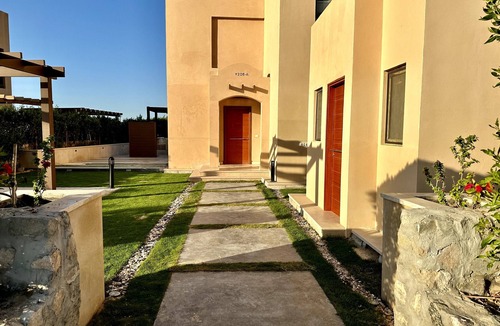 El Gouna Villa | Luxurious Villa with Infinity Private Pool & Jacuzzi over Sabina Island's Lagoon