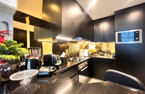 Business Bay Hotel | Luxury 1 BHK Apartment with City & Canal Views!