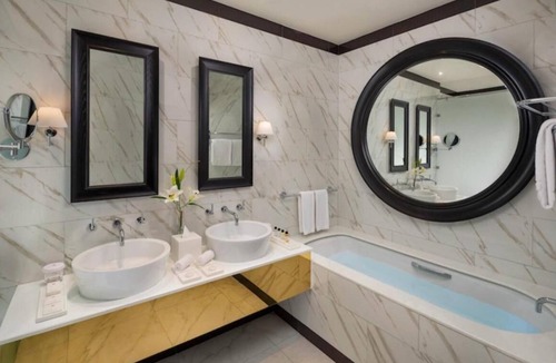 Business Bay Hotel | Luxury 1 BHK Apartment with City & Canal Views!