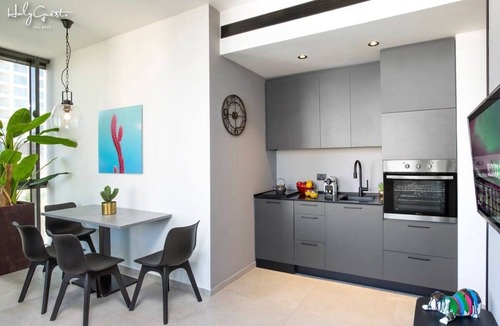 Kerem HaTeimanim Apartment | Luxury 1BR at Hayarkon by HolyGuest