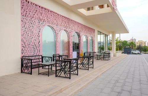 Sharjah Apartment | Luxury 1BR with Parking and Pool cb2-9-RA1-602-1br